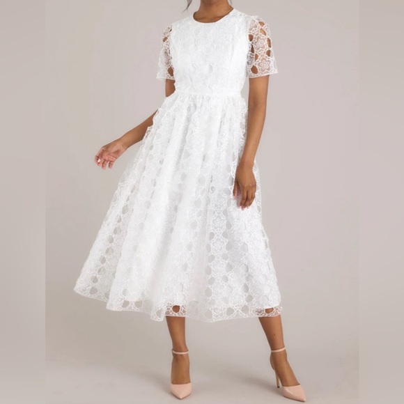 Red Dress Boutique Dresses & Skirts - White Floral Embroidered Midi Dress, size M. NWT